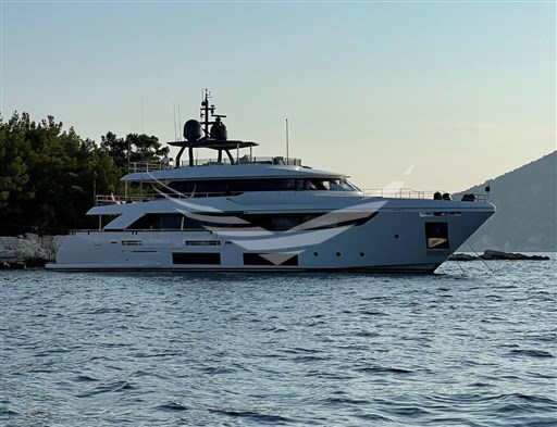 Custom Line Navetta 33