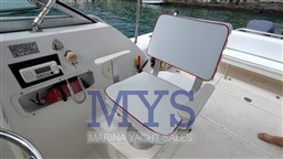 Boston Whaler 28 Conquest (04)