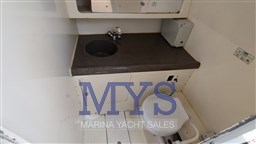 Boston Whaler 28 Conquest (17)