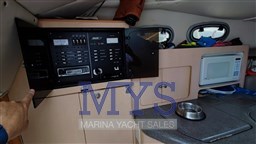 Boston Whaler 28 Conquest (12)