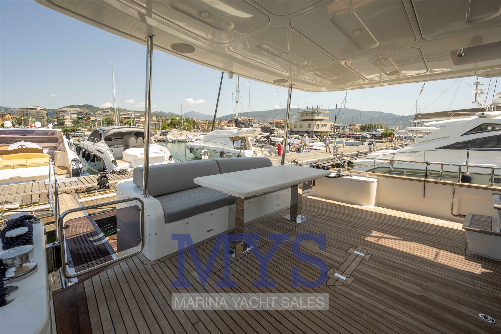 SIRENA YACHT 58' FLY HT (19)