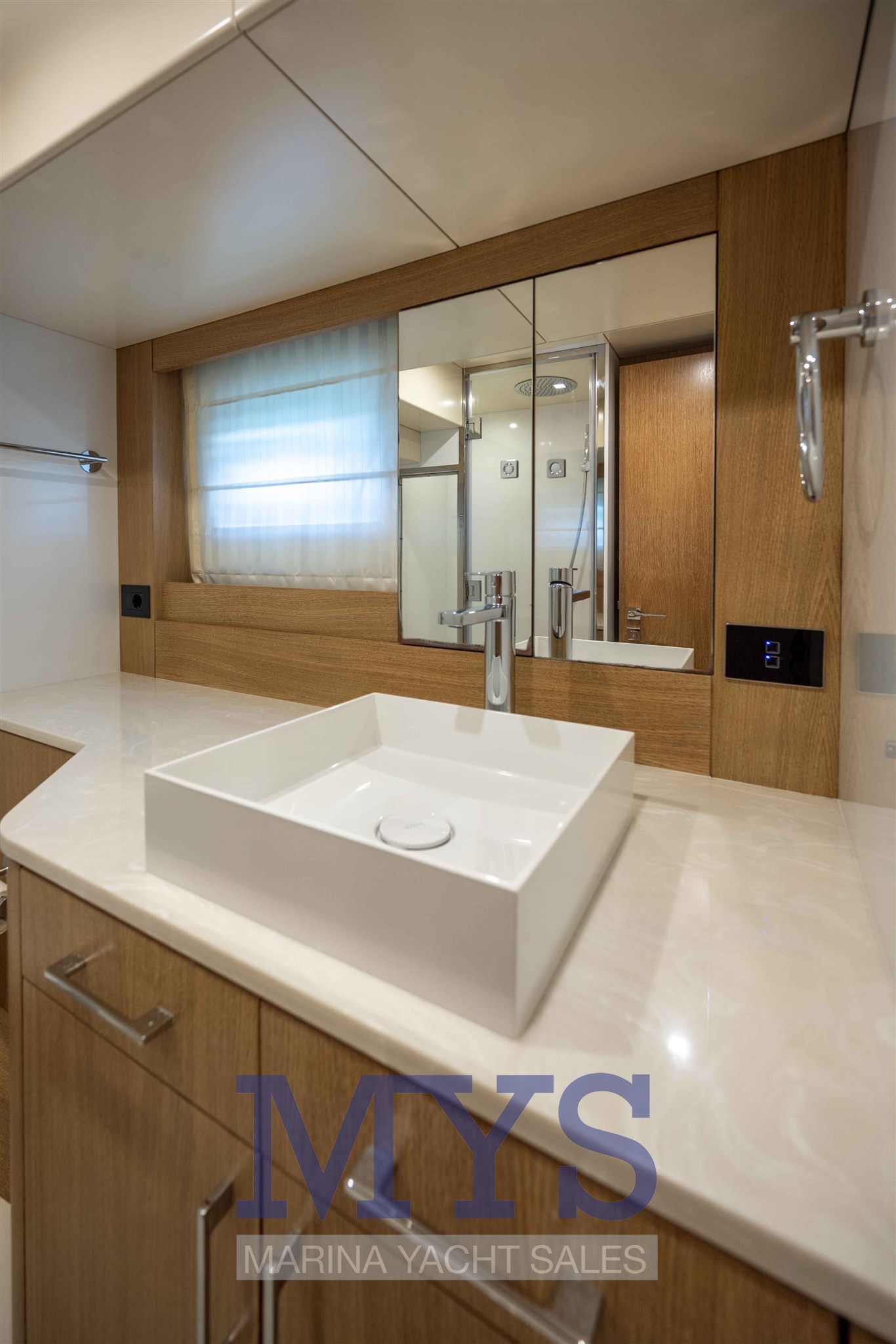 SIRENA YACHT 58' FLY HT (6)
