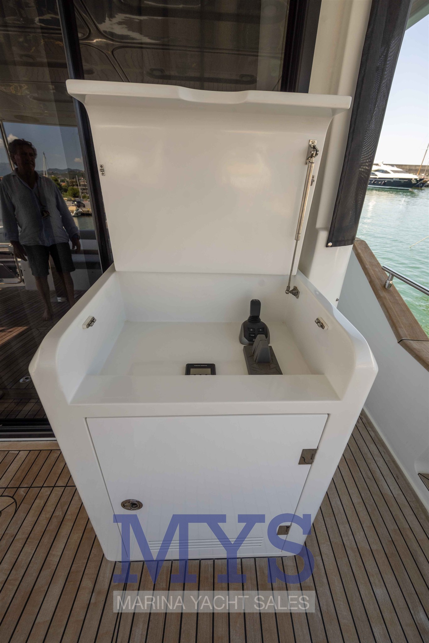 SIRENA YACHT 58' FLY HT (21)