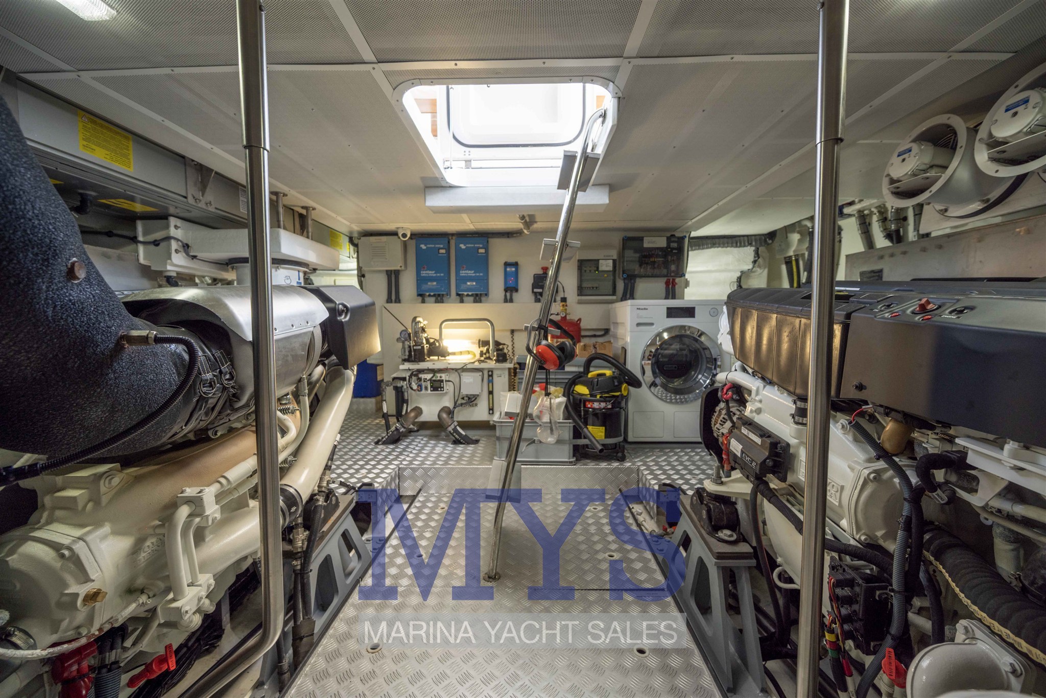 SIRENA YACHT 58' FLY HT (22)