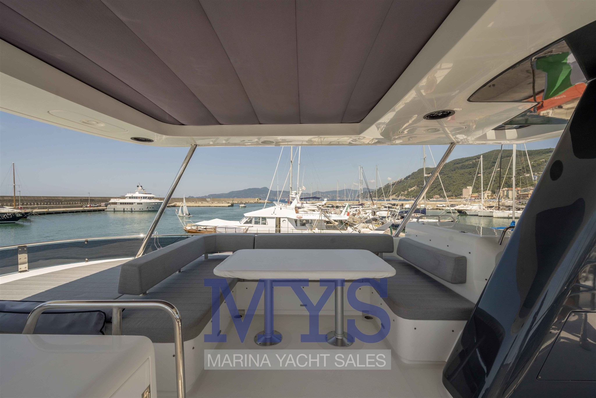 SIRENA YACHT 58' FLY HT (8)