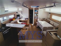 Oceanis 54 dinette
