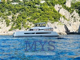 FOUNTAINE PAJOT 67 POWER (04)
