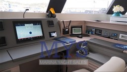 FOUNTAINE PAJOT 67 POWER (4)