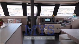 FOUNTAINE PAJOT 67 POWER (9)