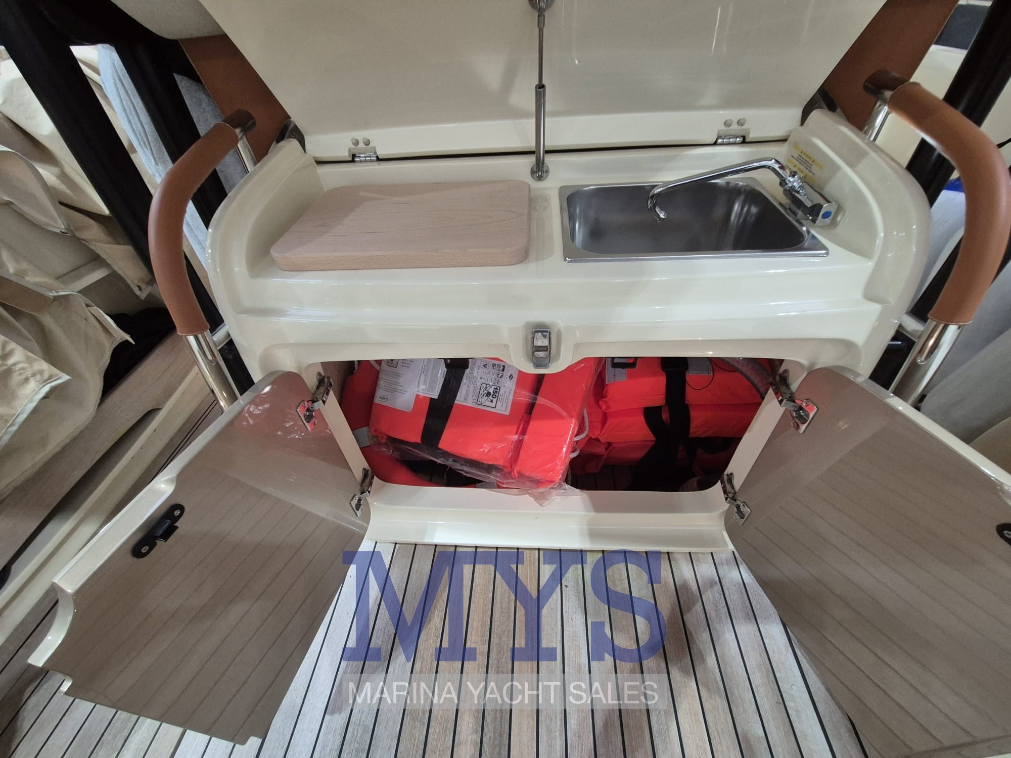 INVICTUS 280 GT (14)