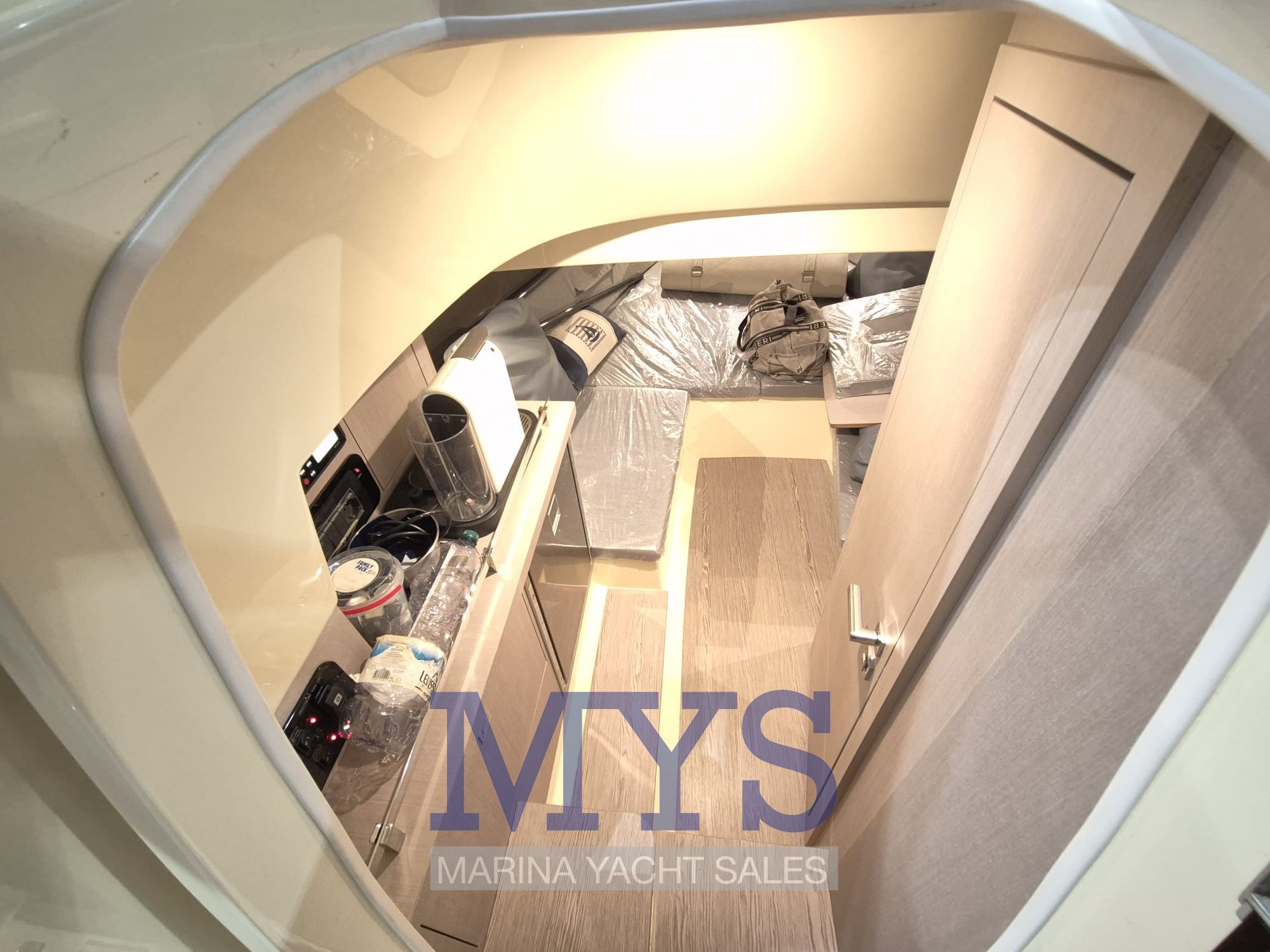 INVICTUS 280 GT (13)