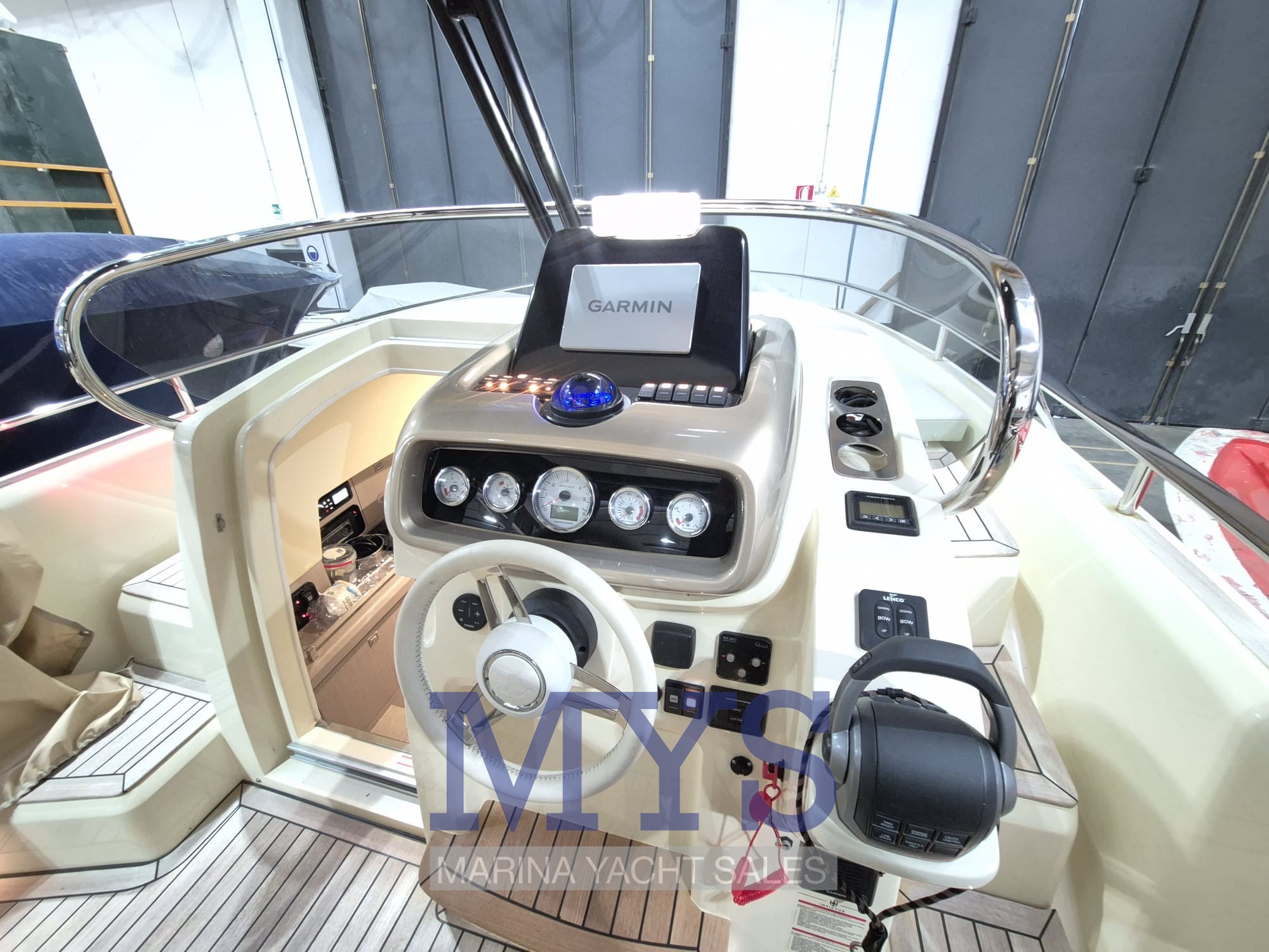 INVICTUS 280 GT (12)