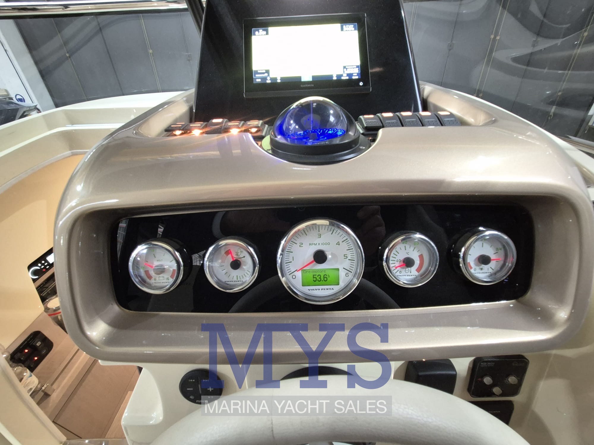 INVICTUS 280 GT (40)