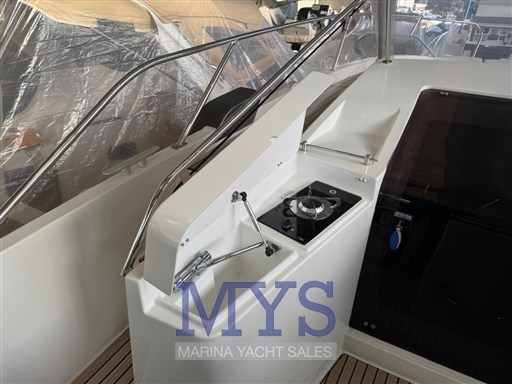 BENETEAU 8.8 SUNDECK  (9)