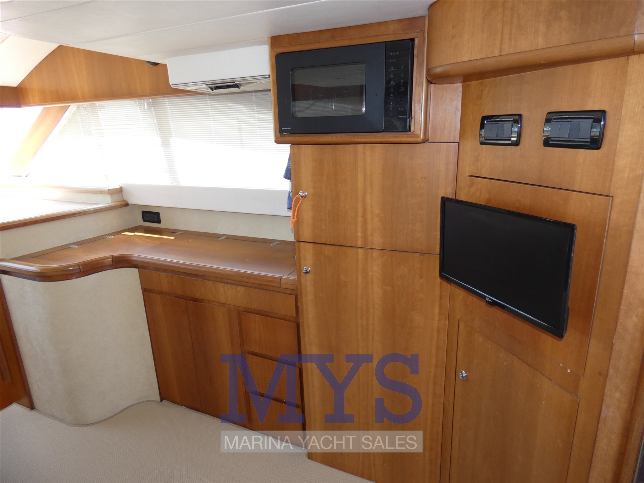 CAYMAN 42 FLY (4)