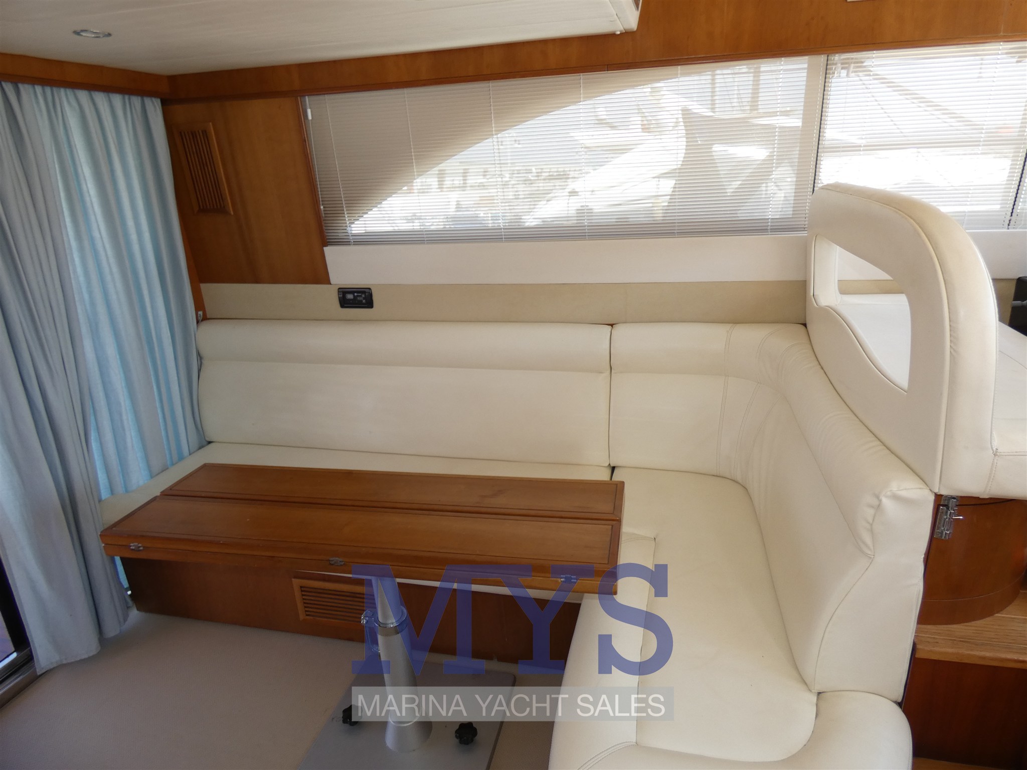 CAYMAN 42 FLY (3)