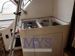 BERTRAM 37 CONVERTIBLE (89)