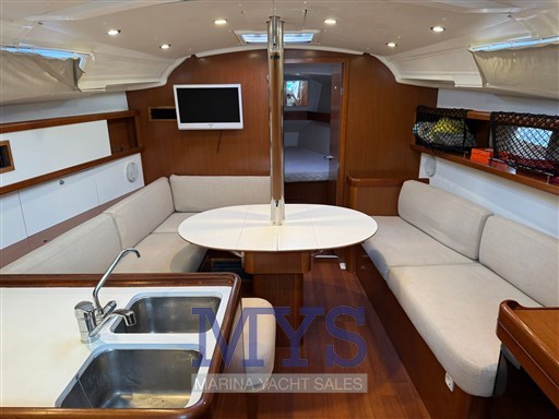 BENETEAU OCEANIS 37' (26).jpg