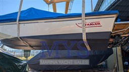 BOSTON WHALER 22' OUTRAGE (19)