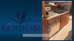 Bertram 28 Fly (6)