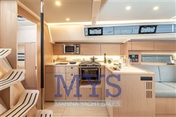 BAVARIA C42 (12)