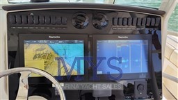 Boston Whaler 380 Outrage (44)