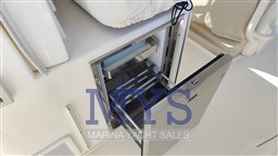 Boston Whaler 380 Outrage (29)