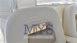 Boston Whaler 380 Outrage (28)