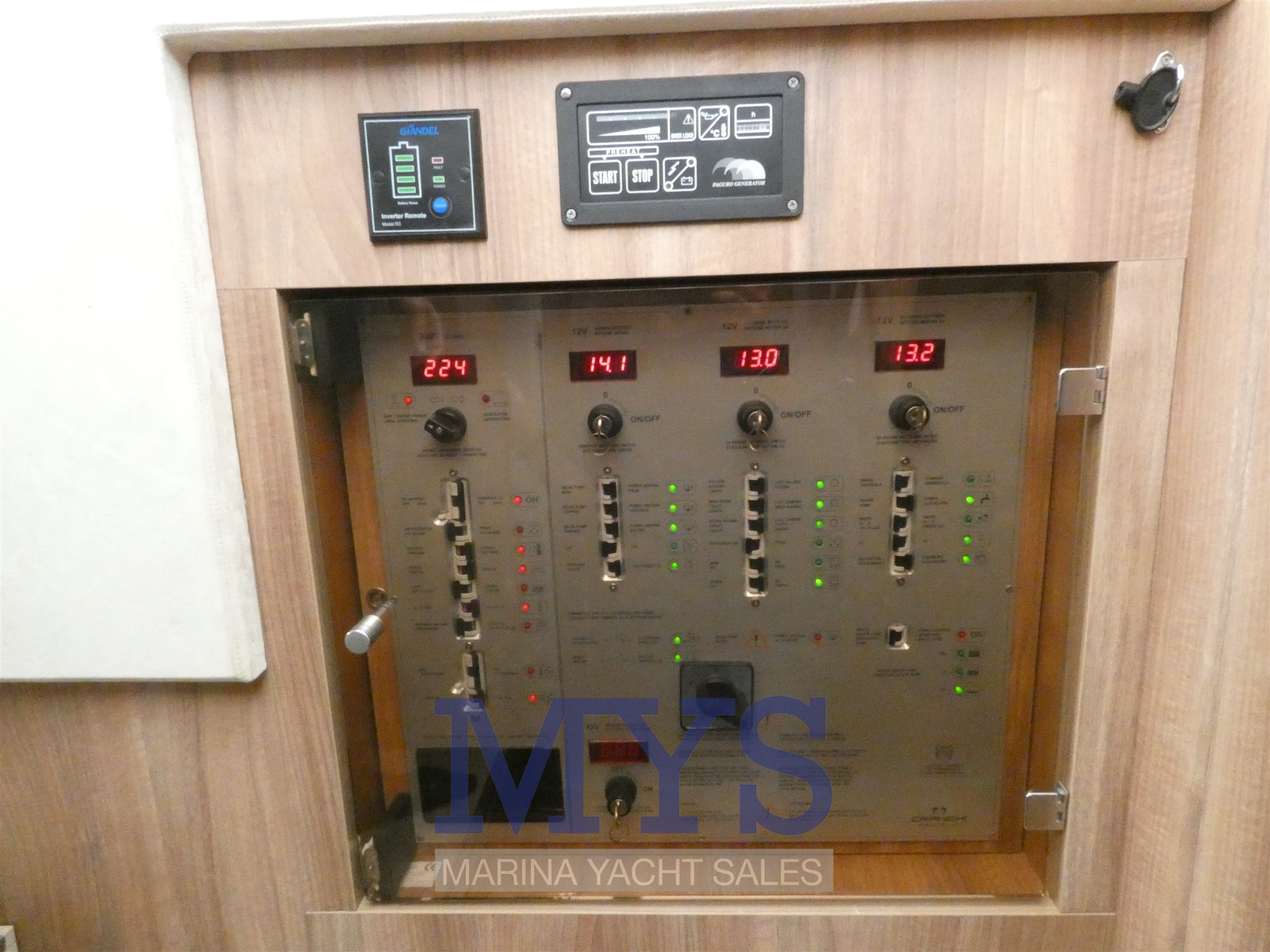 CRANCHI T43 TRAWLER (14)