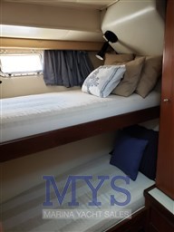 Hatteras 36 Convertible (10)