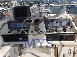 Hatteras 36 Convertible (16)