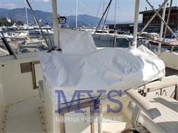 Hatteras 36 Convertible (17)