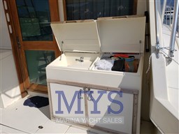 Hatteras 36 Convertible (4)