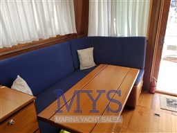 Hatteras 36 Convertible (8)