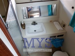 Hatteras 36 Convertible (12)