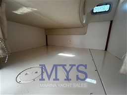 Boston Whaler 305 Conquest (21)