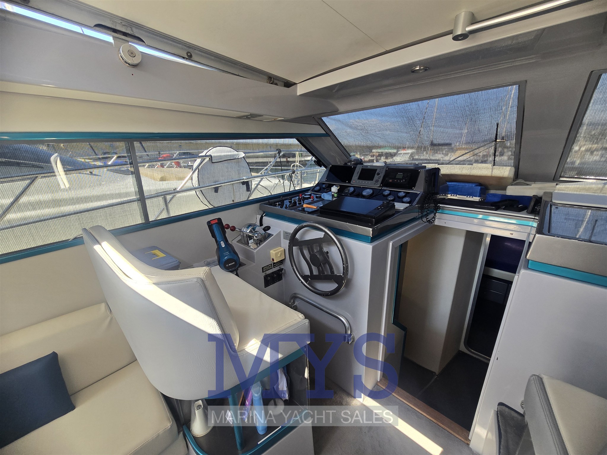 FERRETTI 40 ROADSTAR (10)