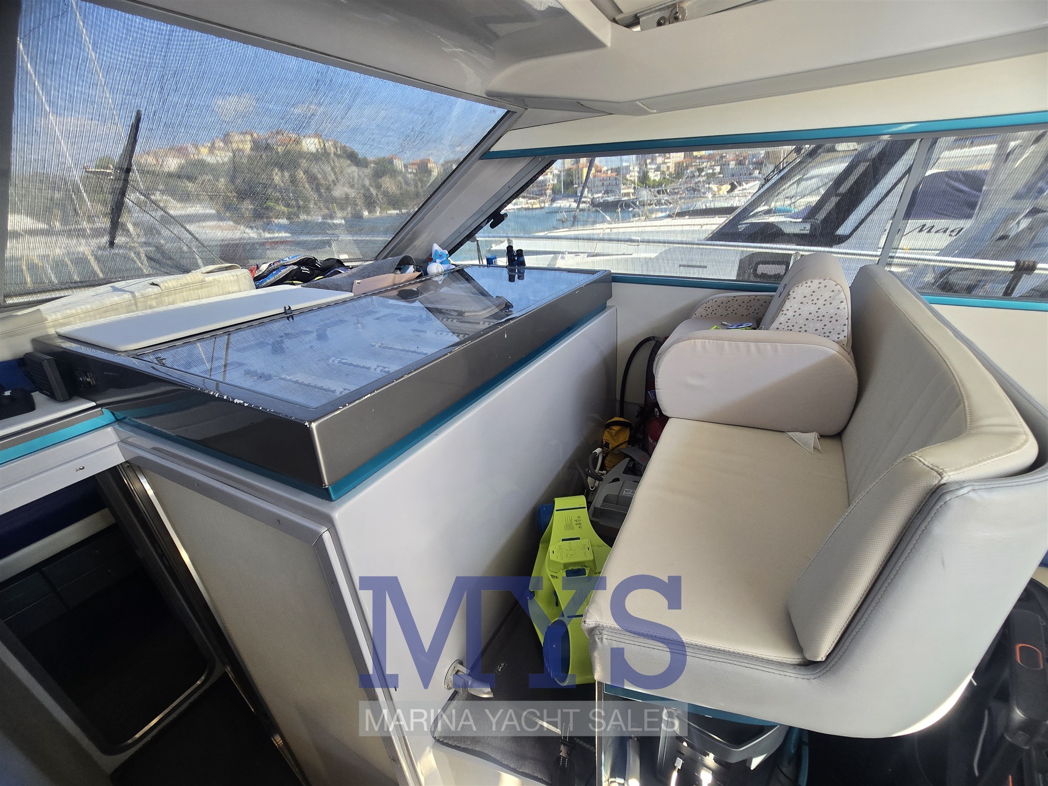 FERRETTI 40 ROADSTAR (9)