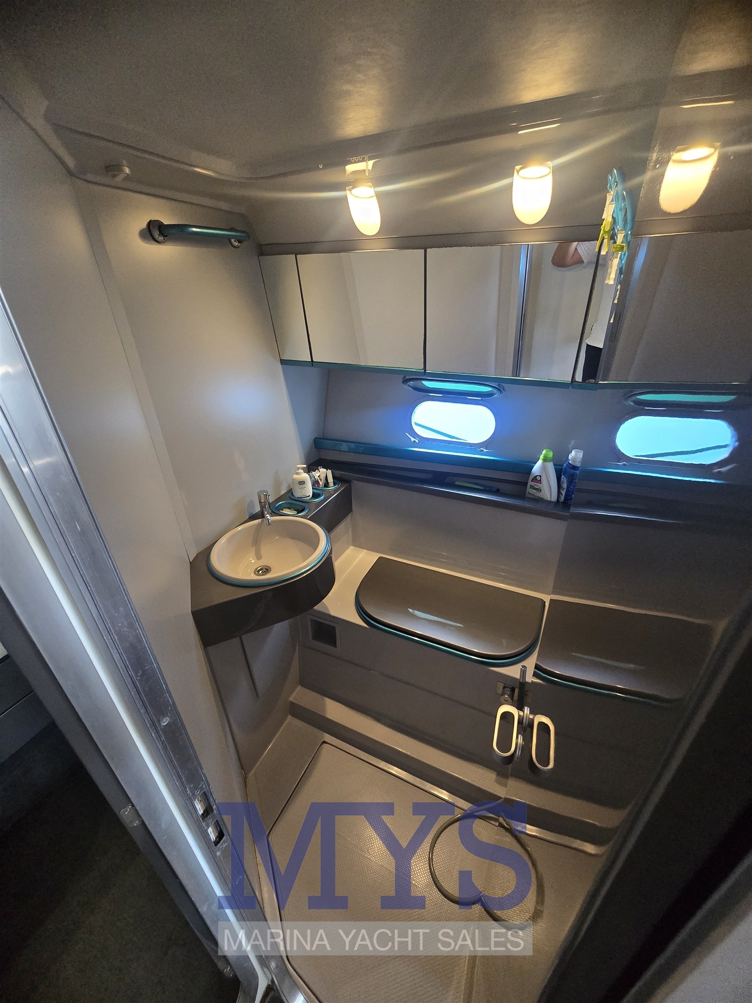 FERRETTI 40 ROADSTAR (43)