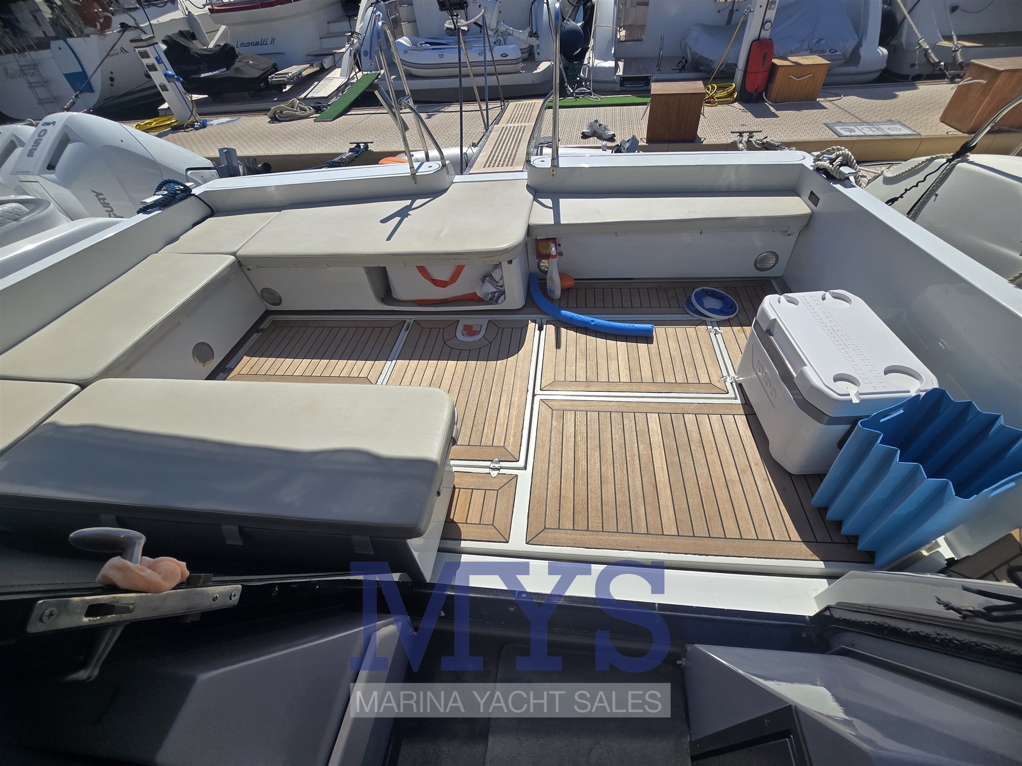 FERRETTI 40 ROADSTAR (18)