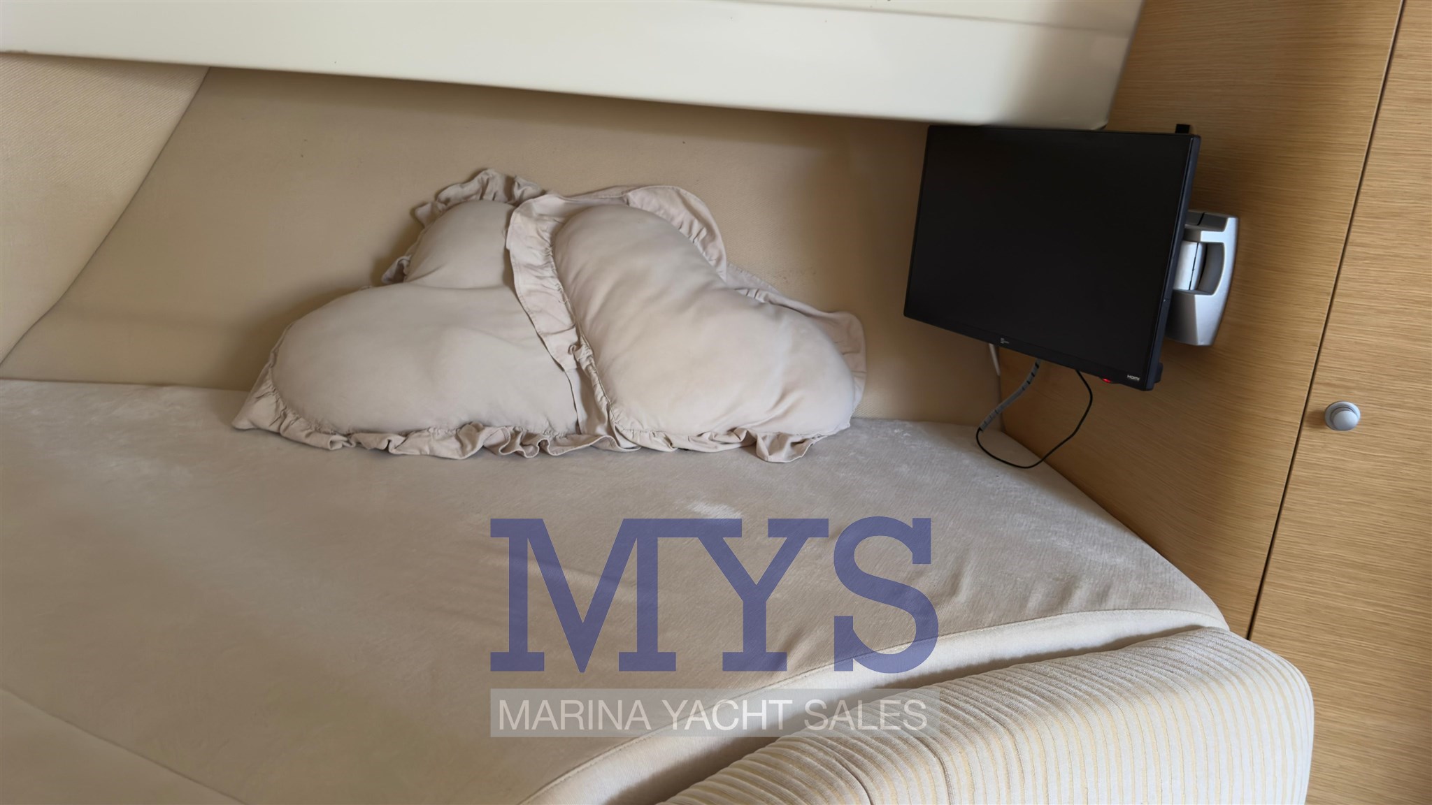 Cranchi Zaffiro 32 (13)