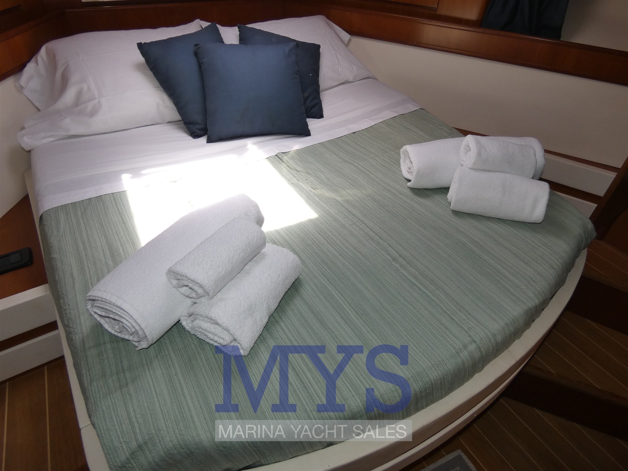 CAYMAN 42 FLY (12)