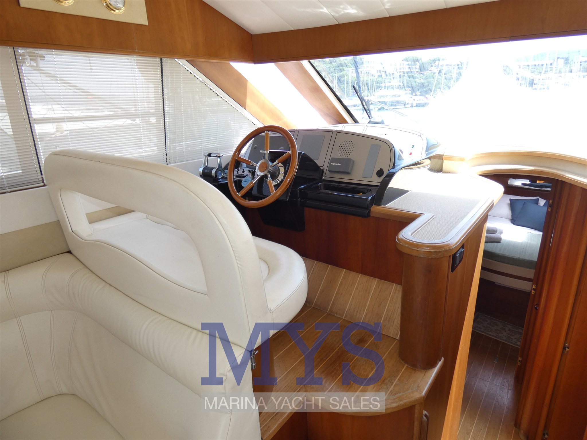 CAYMAN 42 FLY (5)