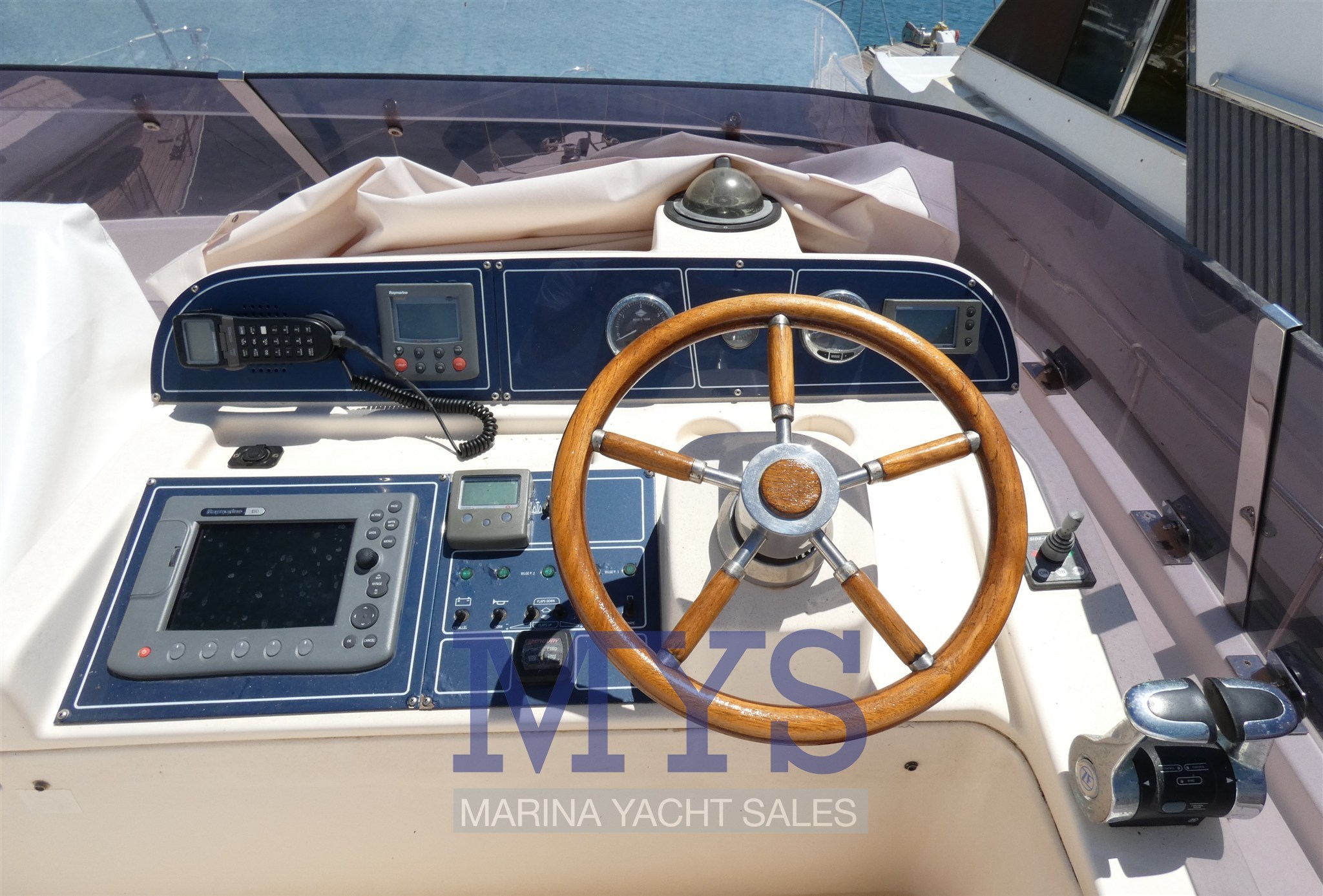CAYMAN 42 FLY (24)
