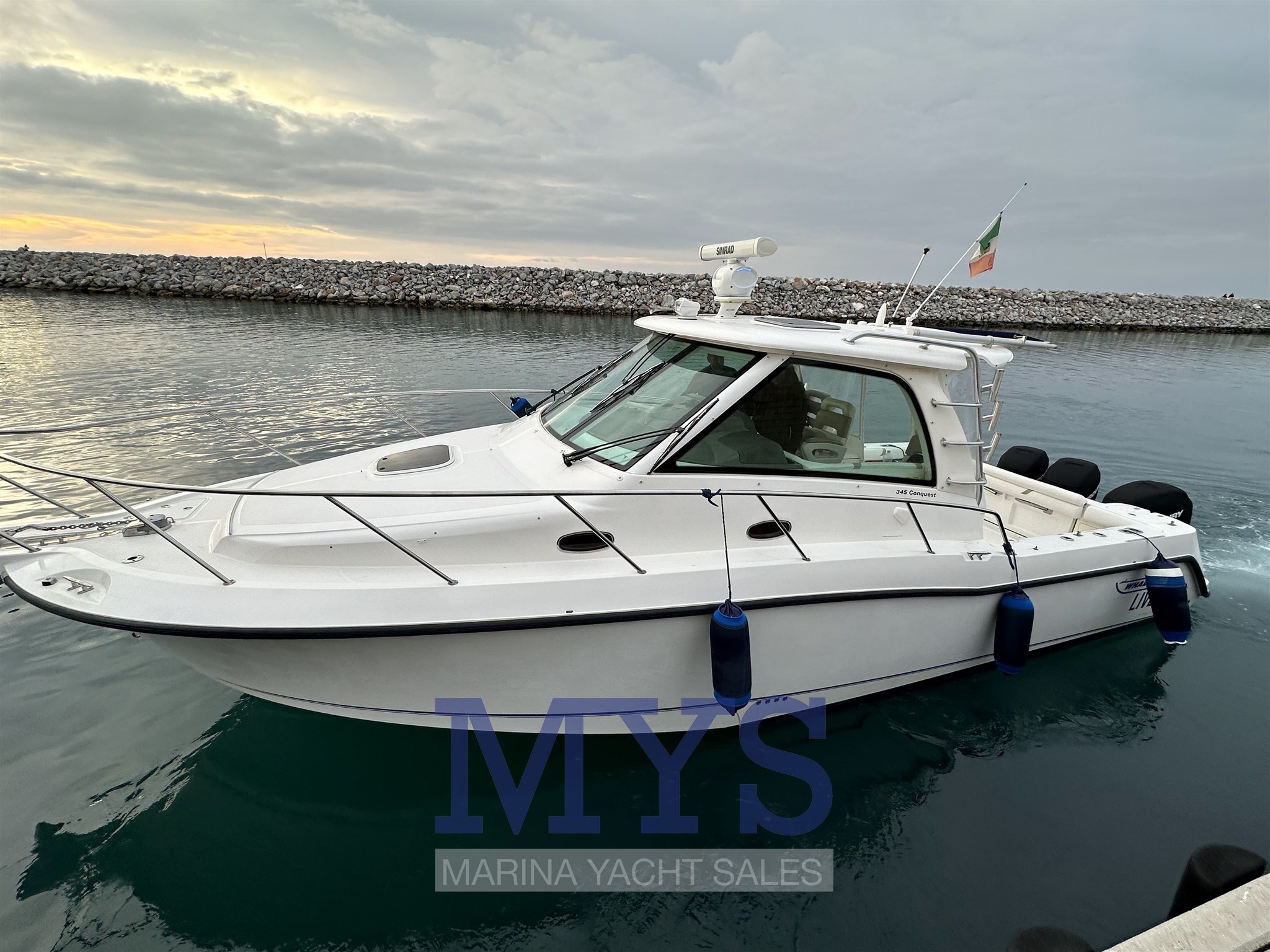 Boston Whaler 345 Conquest, пользованный моторный катер в продаже в  Тирренское море (Италия)