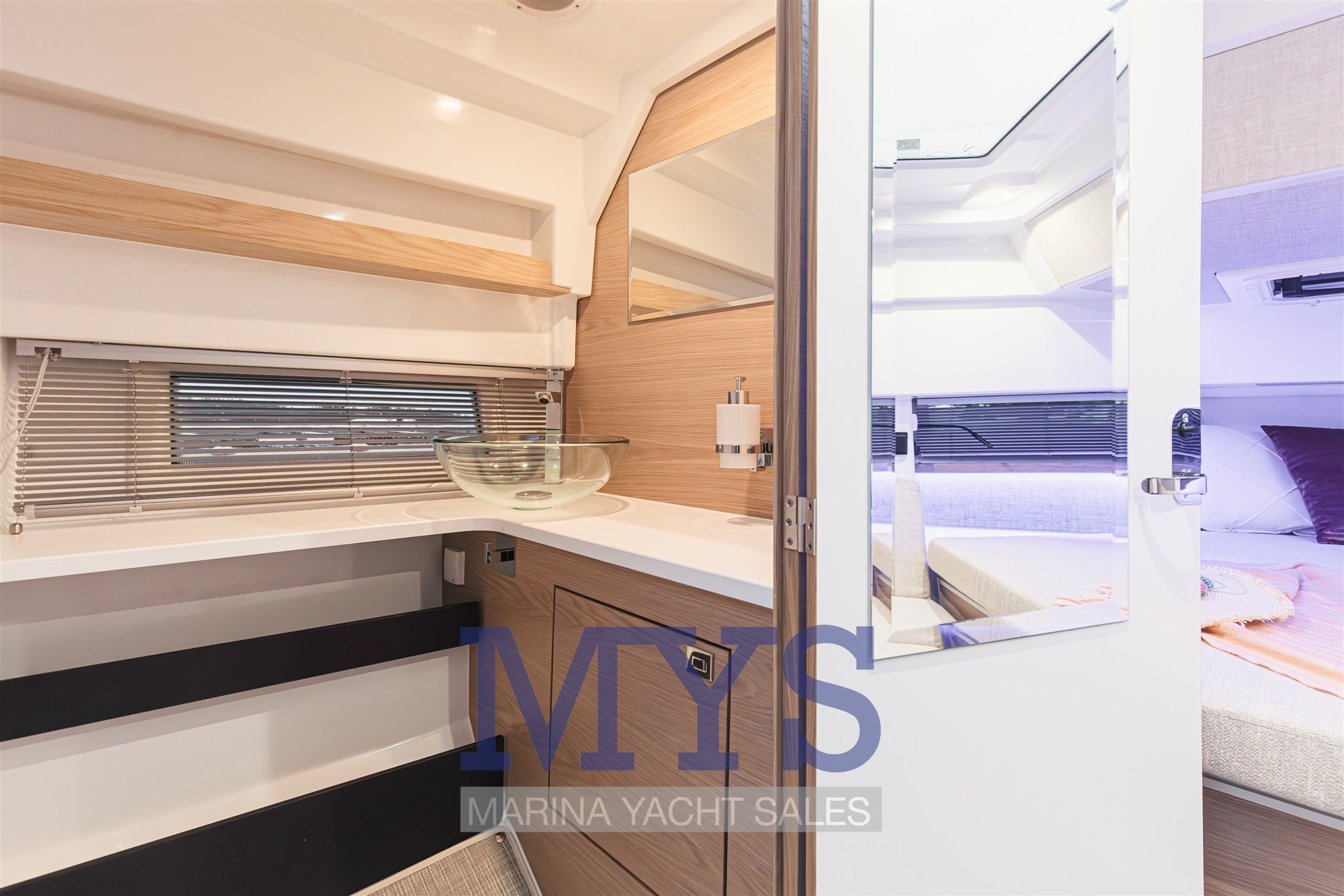 QUARKEN 35 GRAND TOURER  (32)