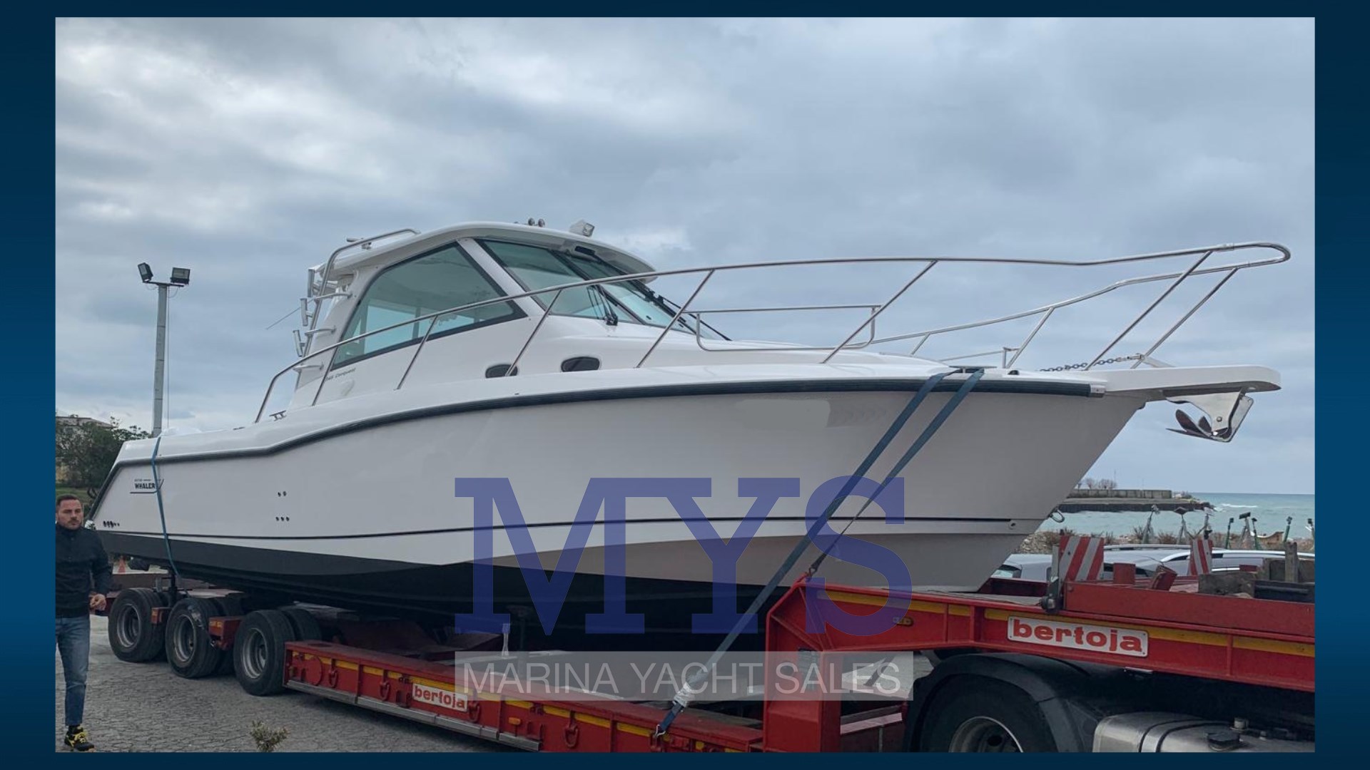 Boston Whaler 345 Conquest (11)