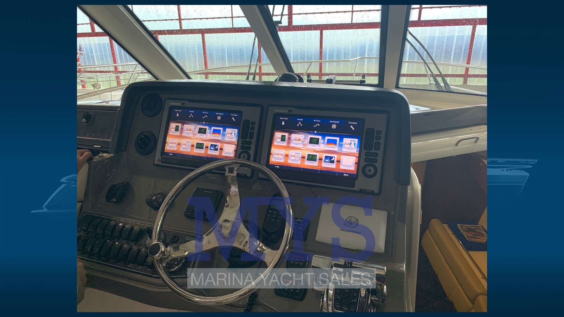Boston Whaler 345 Conquest (10)