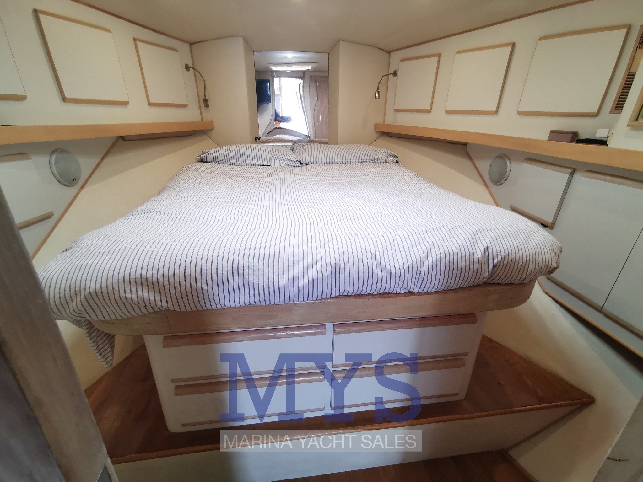 Blackfin 38 cabina di prua.jpg