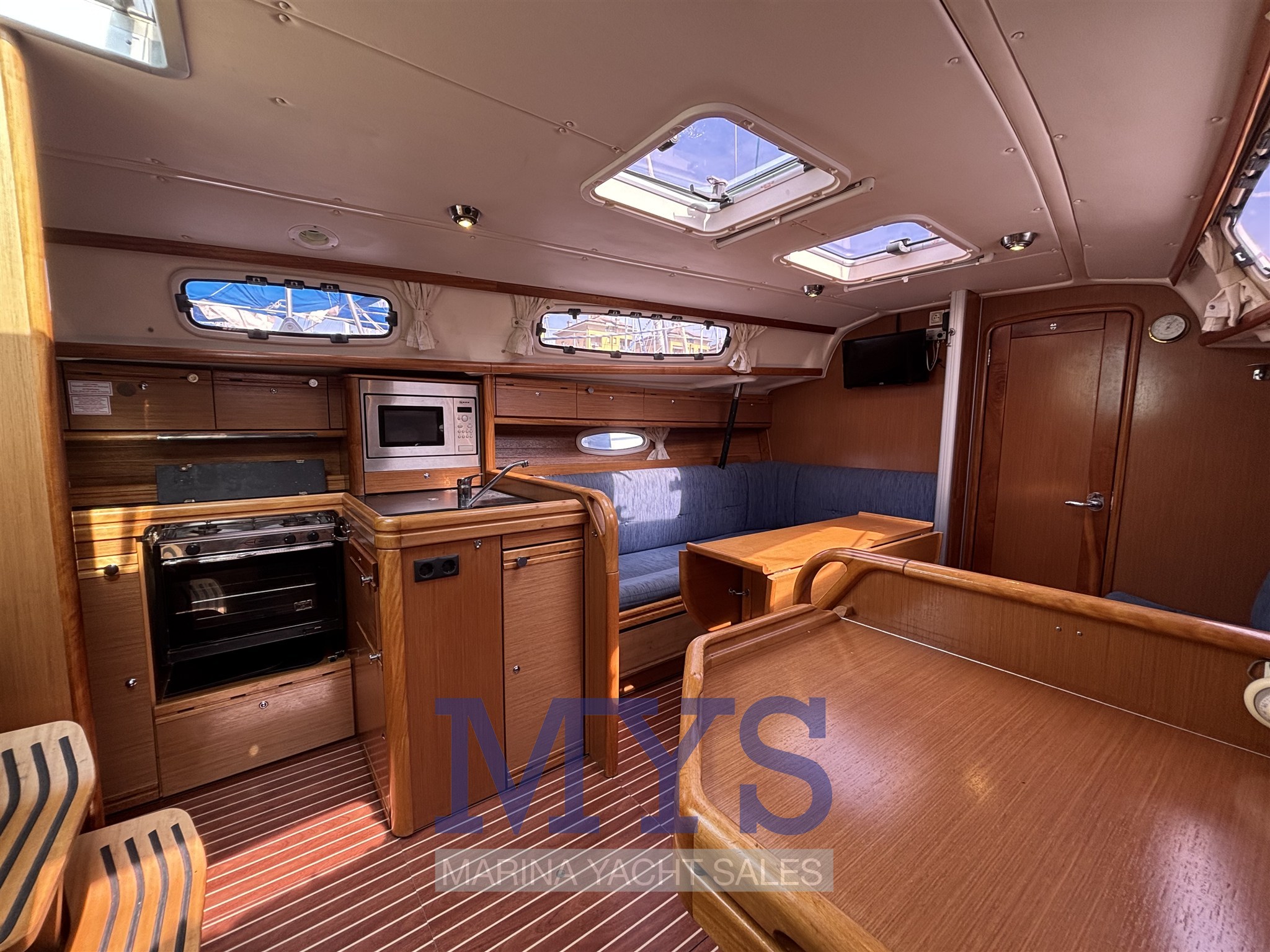 BAVARIA 34' CRUISER (13)
